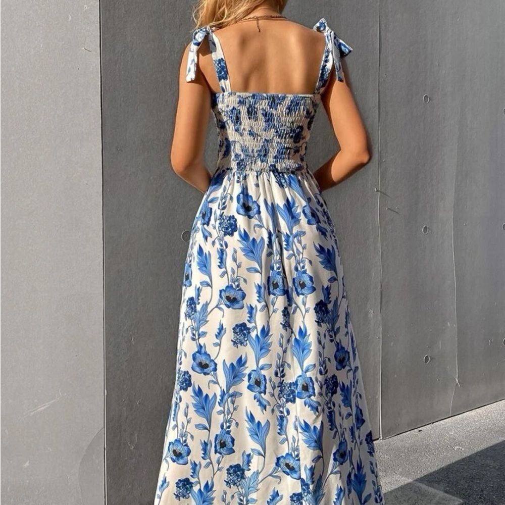 Floral print Knot straps cami dress. Medium - Picture 2 of 2